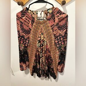 NWOT- FREE PEOPLE- STEVIE TUNIC TOP- BLOUSE- XS